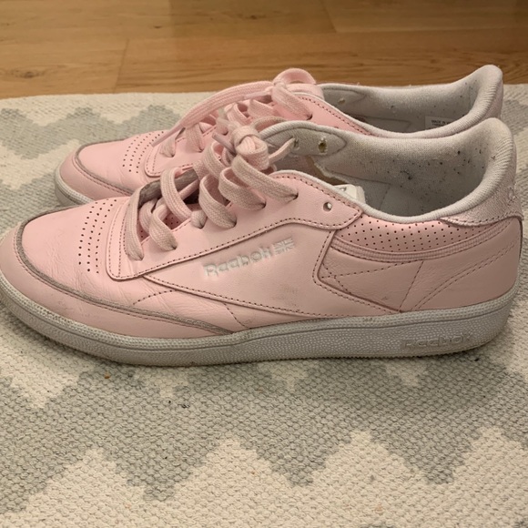 Reebok Classic Women’s Leather Sneaker - Picture 2 of 3